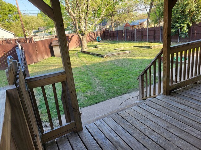 Building Photo - 614 Highland Ave