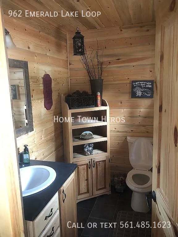 Building Photo - 962 Emerald Lk Lp