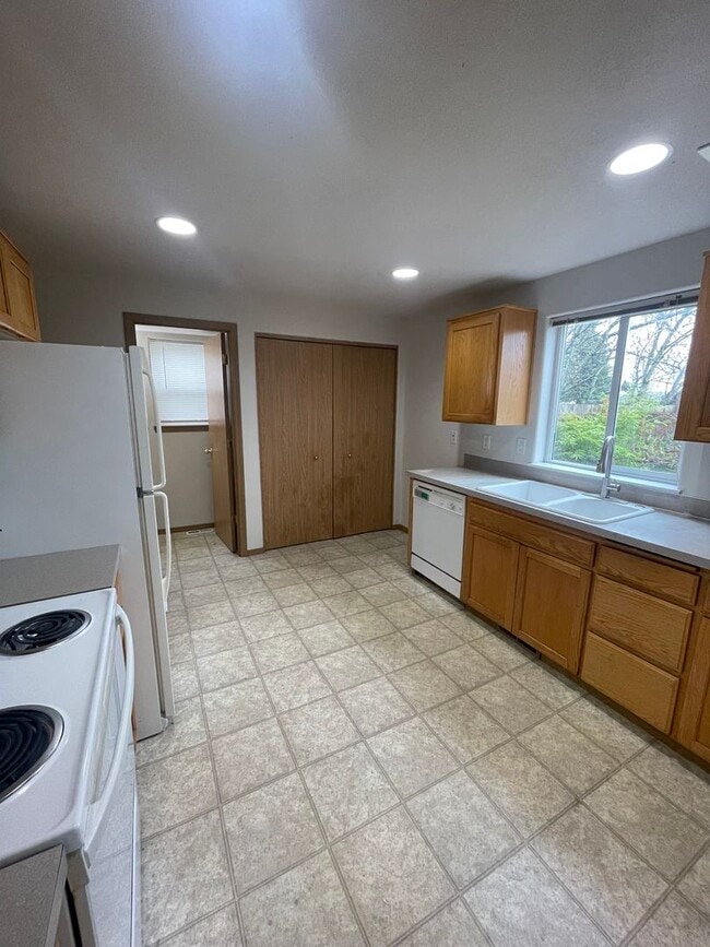 Building Photo - Move In Special! Enjoy $500.00 Off Your First Months Rent On This Freshly Updated Two Bedroom Pet...