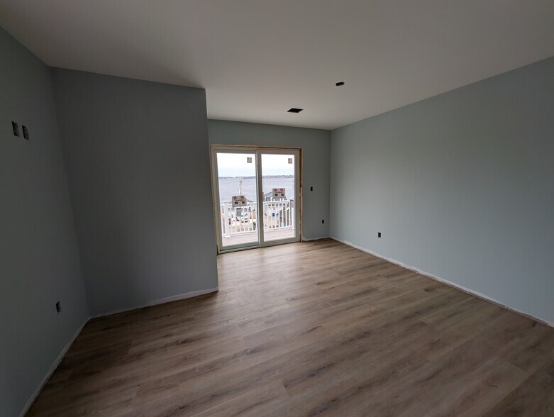 Building Photo - 132 Narrows Rd