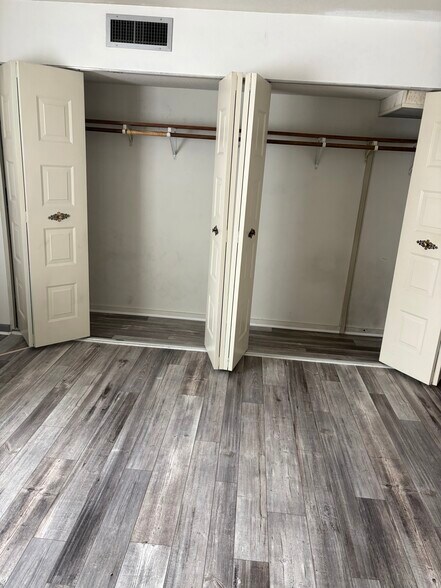 Building Photo - 1274 E Main St