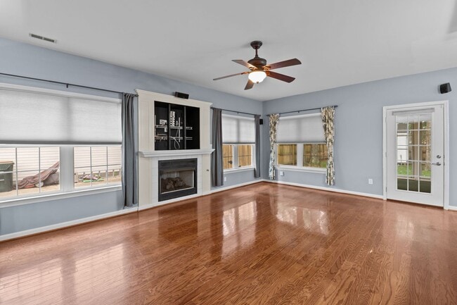 Building Photo - Your Dream Home Awaits!