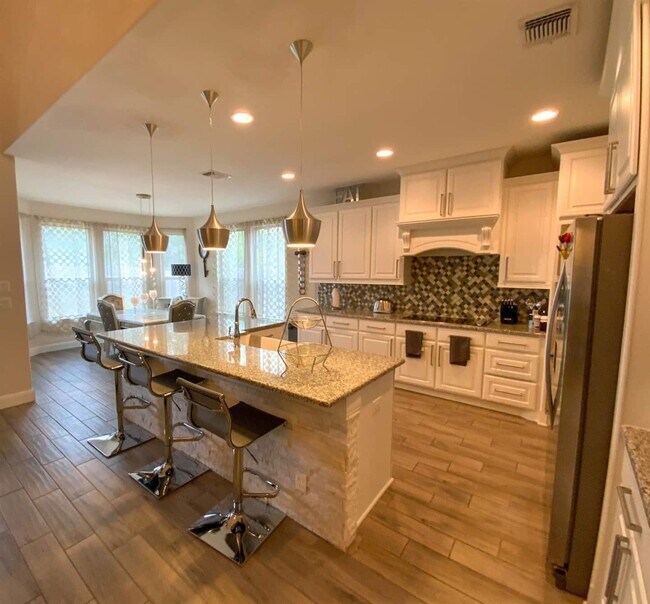 Building Photo - 456 Turning Stone