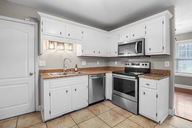 Building Photo - 3795 McAllister Dr
