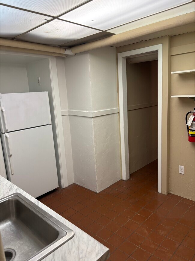 Building Photo - 725 Corona St