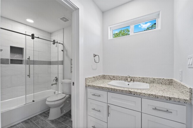 Building Photo - 913 Turner Dr