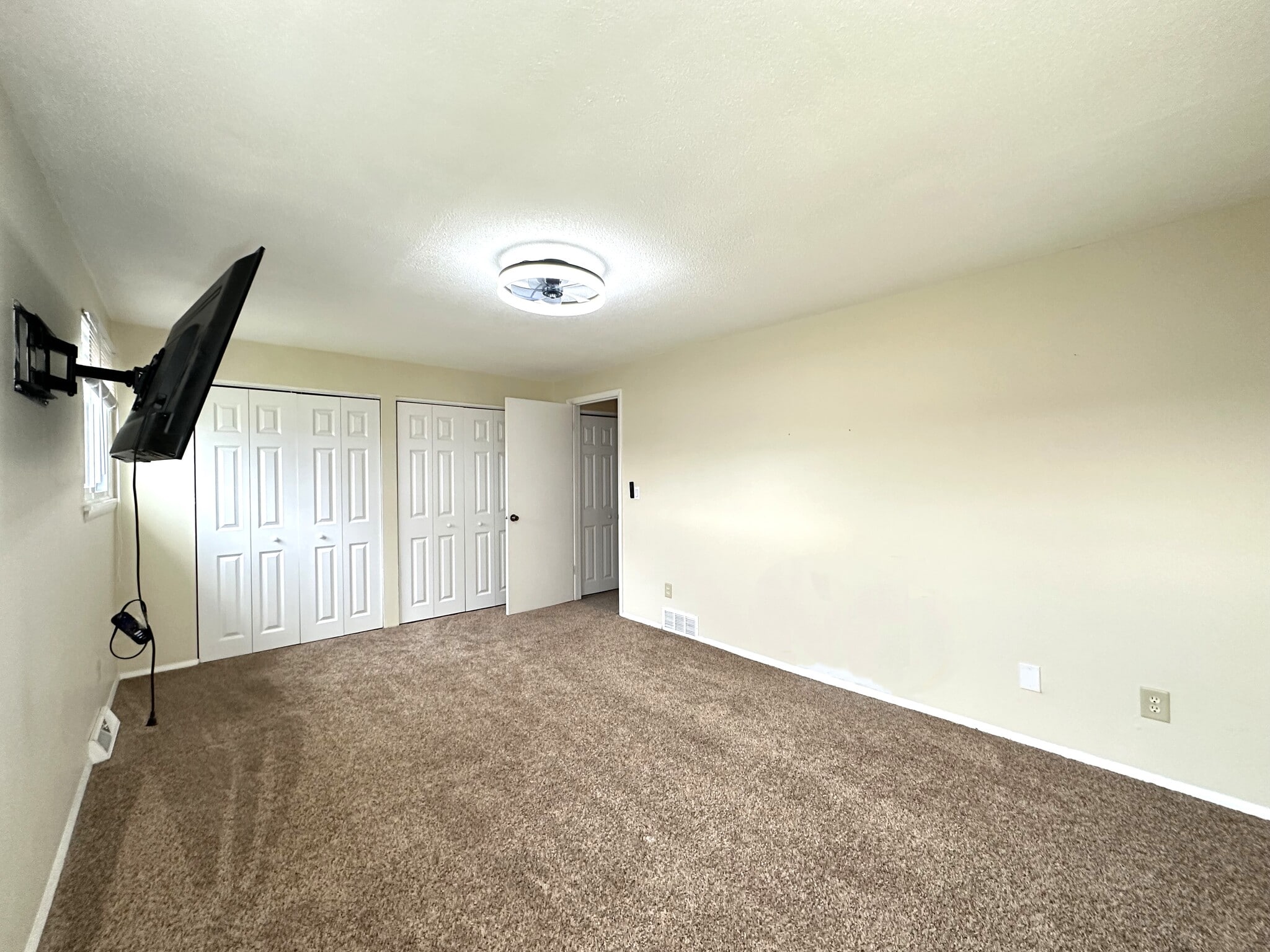 Building Photo - 362 Cameco Cir