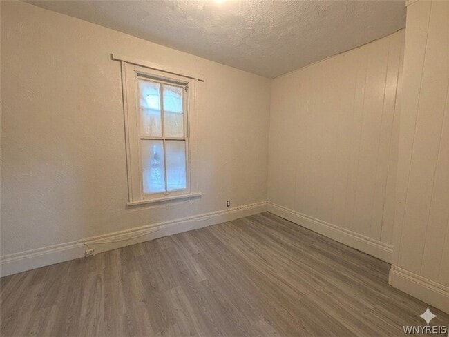 Building Photo - 616 7th St