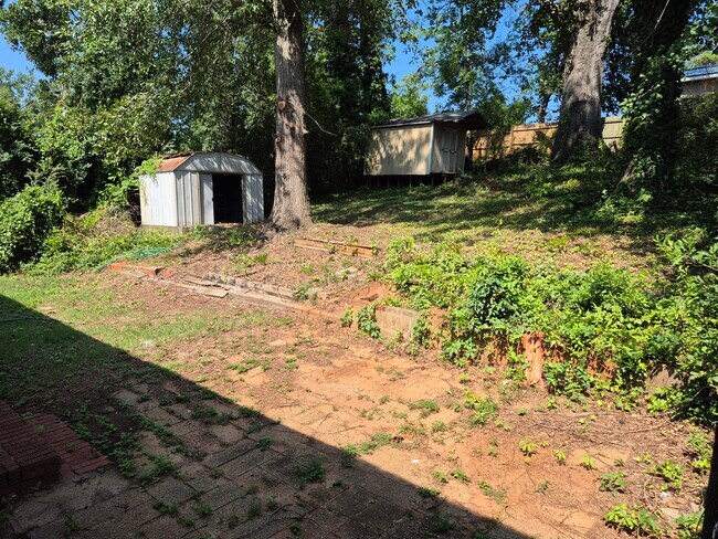 Building Photo - 1129 Magnolia Dr