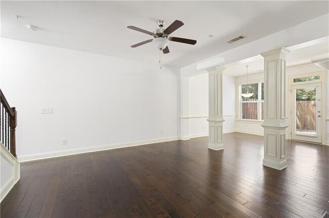 Building Photo - 2249 Knoxhill View