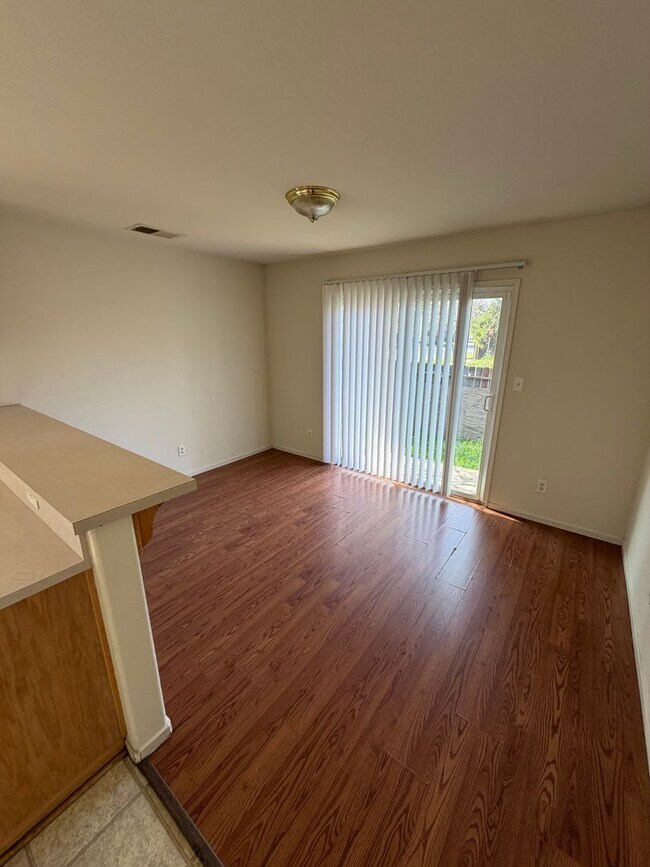 Building Photo - Three Bedroom Two Bathroom House for Rent