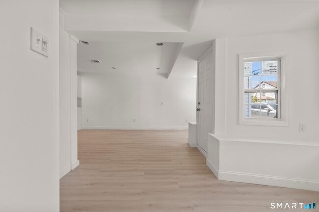 Building Photo - 64 Soundview Ave