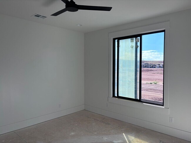 Building Photo - Luxury Living Near Sand Hollow – Spacious Home with RV Garage & Pool!