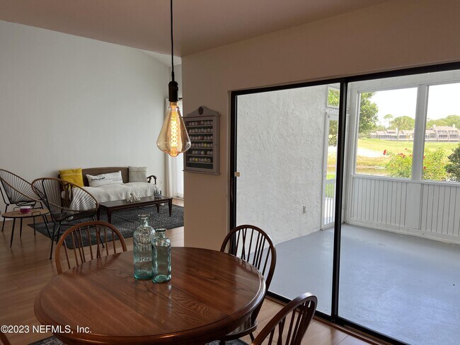 Building Photo - 7 Cove Rd