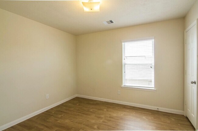 Building Photo - 911 Running Creek Court