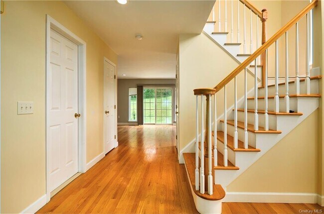 Building Photo - 2402 Rockledge Ct