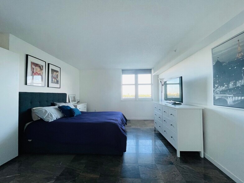 Building Photo - 3000 Coral Way