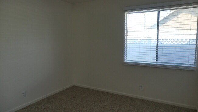 Building Photo - 44715 La Paz Rd