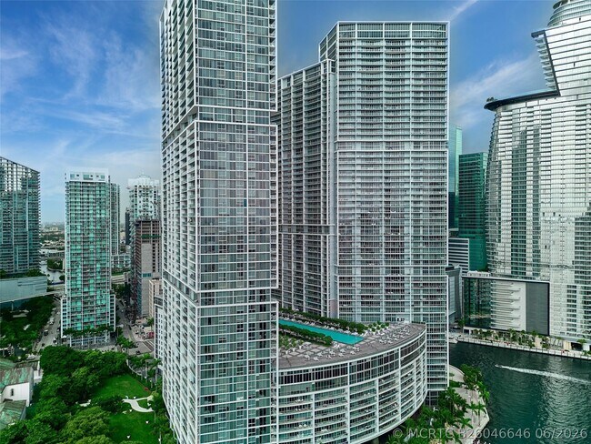 Building Photo - 495 Brickell Ave