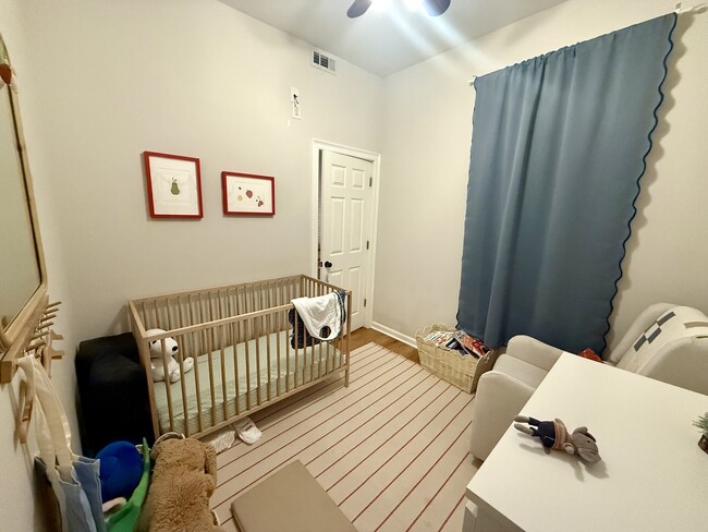 Building Photo - 1903 N Sheffield Ave