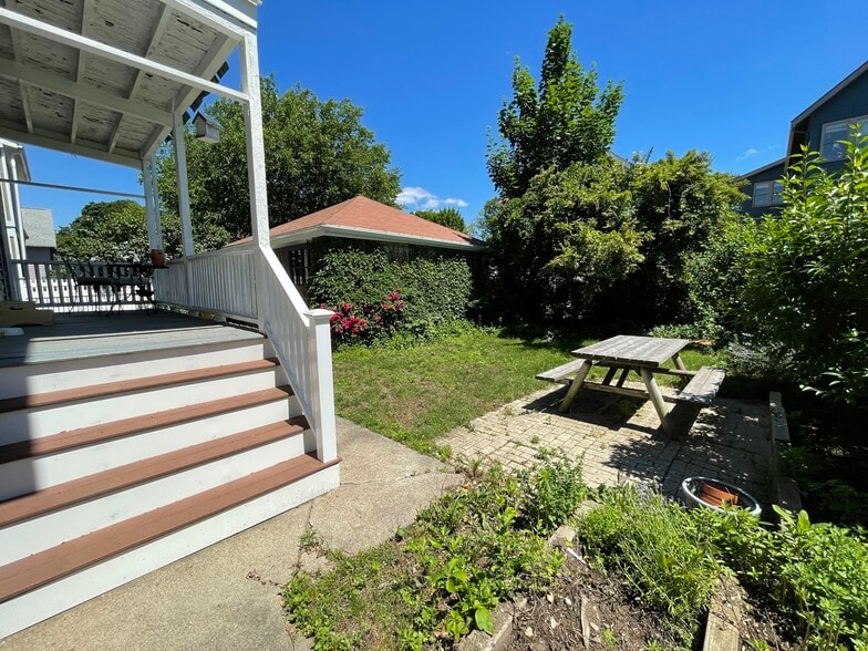 Building Photo - 62 Newport St