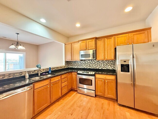 Building Photo - Charming 3BD, 2.5BA Raleigh Townhome with a Fenced Yard Near Shopping, Dining, Interstates, and R...