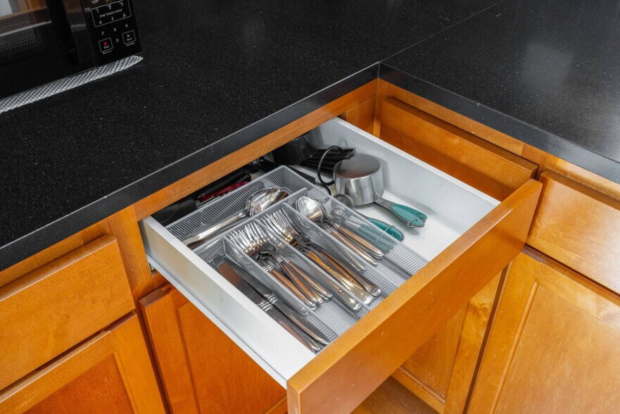 Building Photo - 3006 SW Hinds St