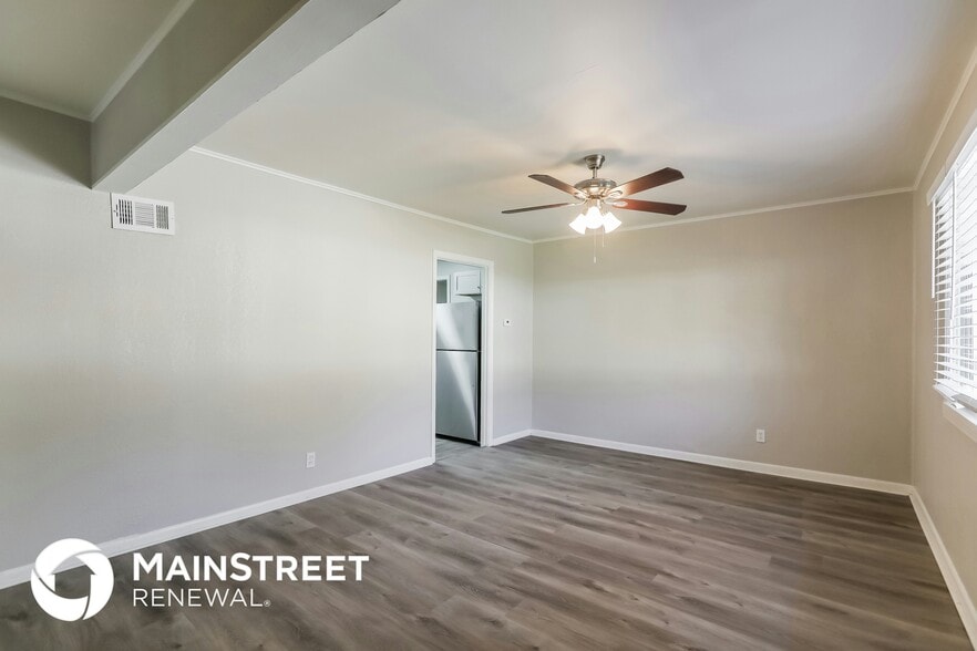 Building Photo - 2307 NE 59th St