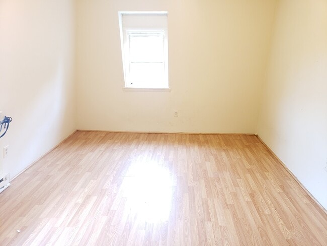 Building Photo - Charming 2Bed/1Bath Semi-Detached Home in Allentown!