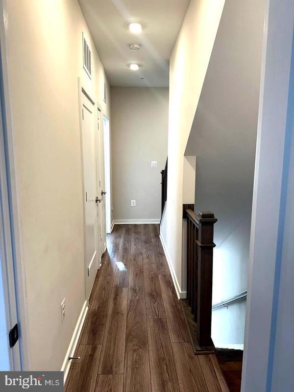 Building Photo - 946 Hts Aly SE