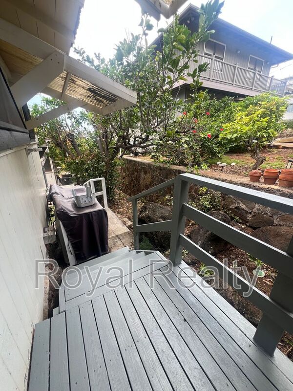 Building Photo - 3834 Anuhea St