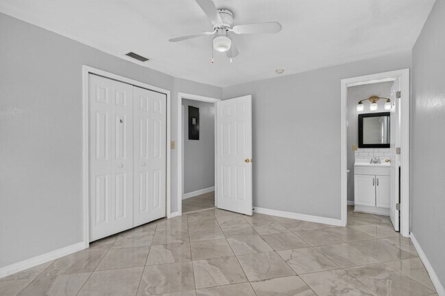 Building Photo - Cute 3/2 home in Orange Park