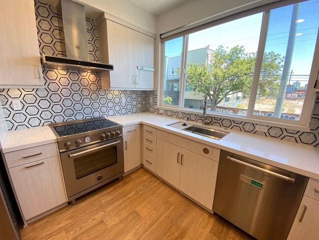 Building Photo - Advent - Three Story Townhome W/ Attached ...