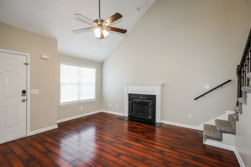 Building Photo - 2121 Hamilton Glen Pl