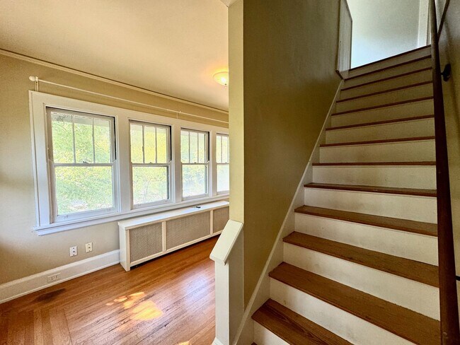 Building Photo - 505-507 W McMillan