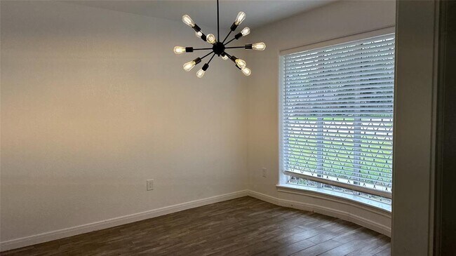 Building Photo - 136 Cherry Tree Ln