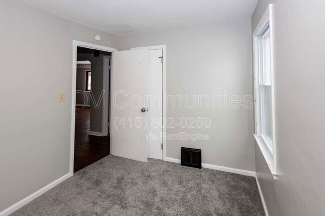 Building Photo - 5048 Claremont Blvd