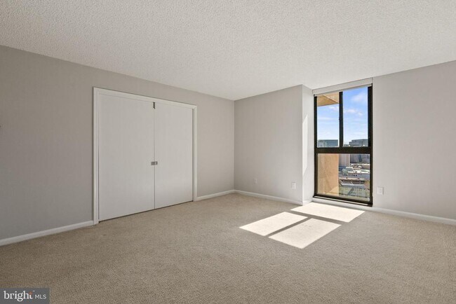 Building Photo - 1101 S Arlington Ridge Rd