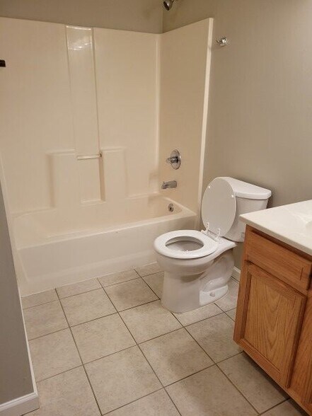 Building Photo - 1915 N Blackfoot Dr