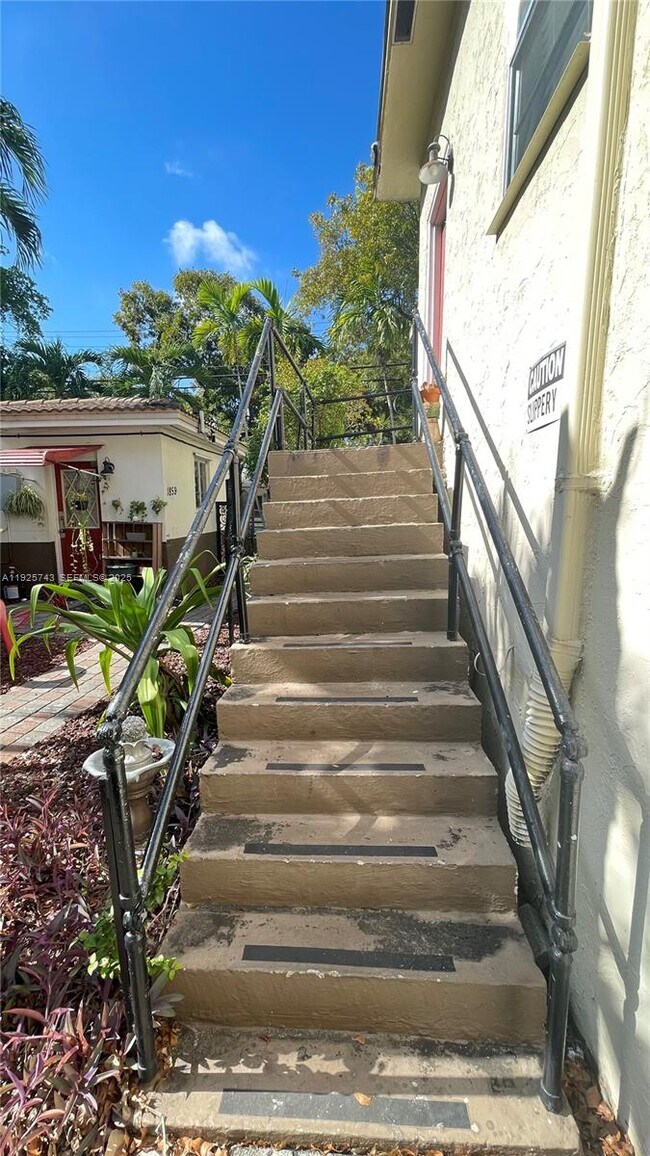 Building Photo - 1857 Buchanan St