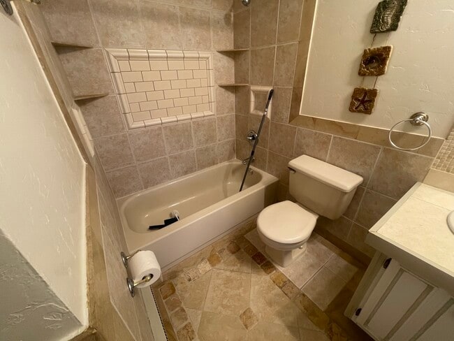 Building Photo - 2333 N Neva Ave