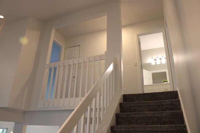 Building Photo - 6135 Sawmill Woods Dr