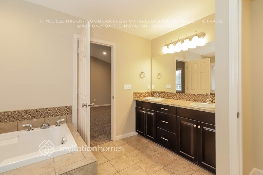 Building Photo - 16424 80th Ave E