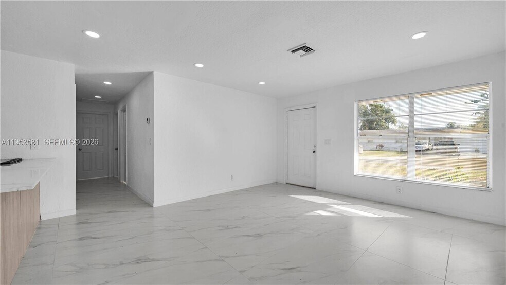 Building Photo - 4285 SW 48th Ct