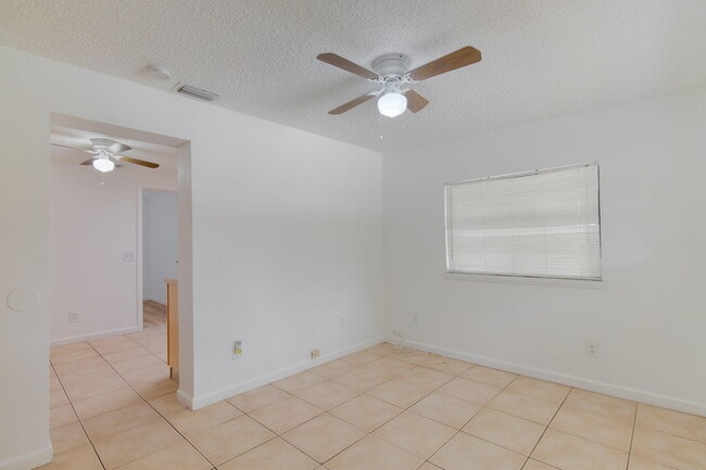 Building Photo - 4943 SE Flounder Ave