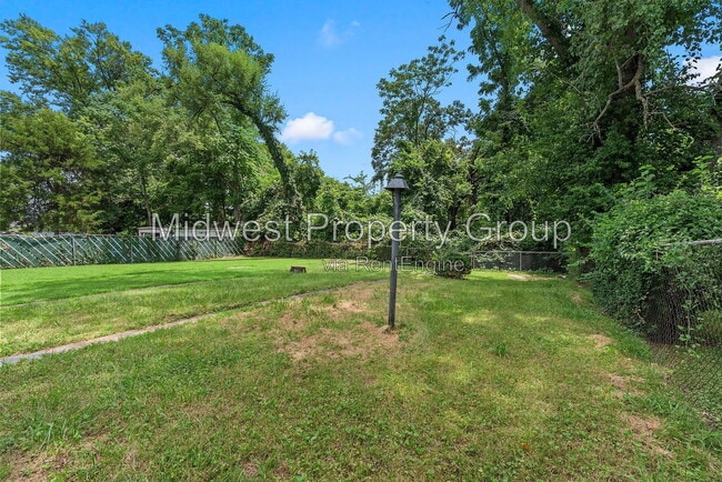 Building Photo - 1208 Verl Pl
