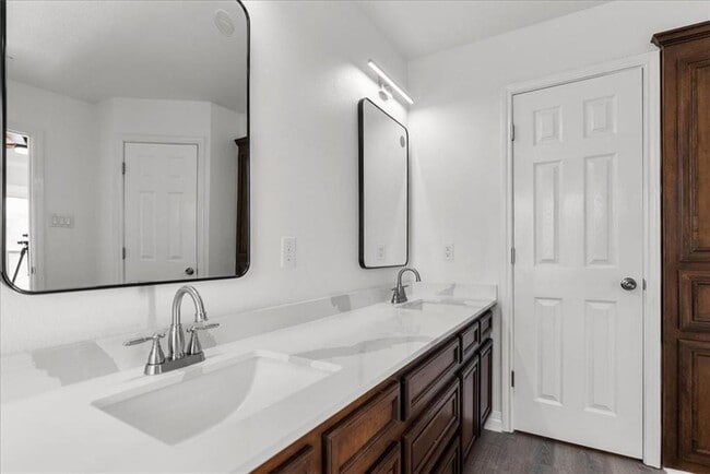 Building Photo - 3/2 Southside over 2000 sqft