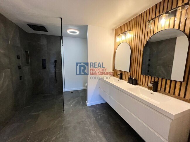 Building Photo - 3673 E 133rd Ct