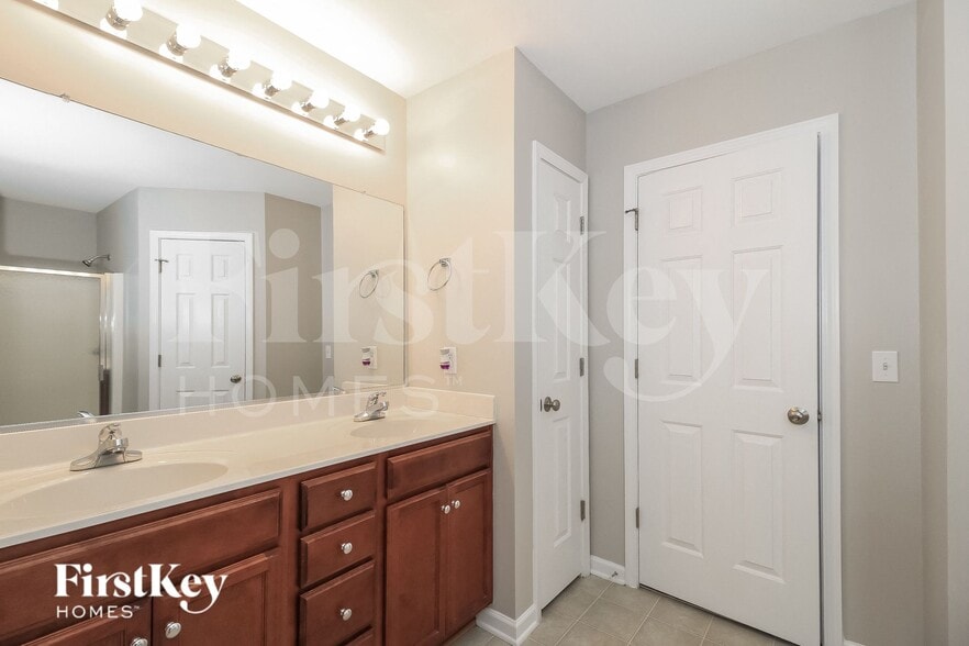 Building Photo - 4596 River Gate Dr