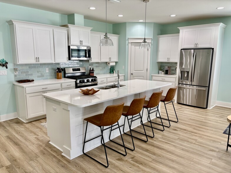 Building Photo - 454 Locksley Dr